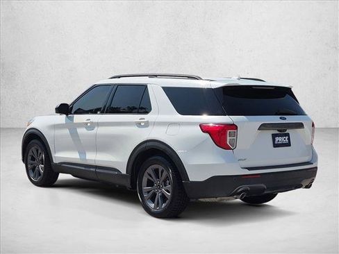 Used 2022 Ford Explorer XLT w/ Equipment Group 202A RWD image 8