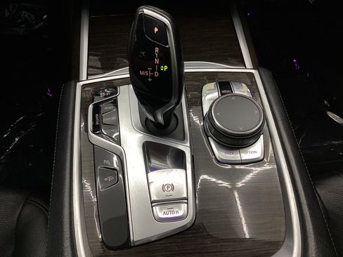 Used 2019 BMW 740i xDrive image 36