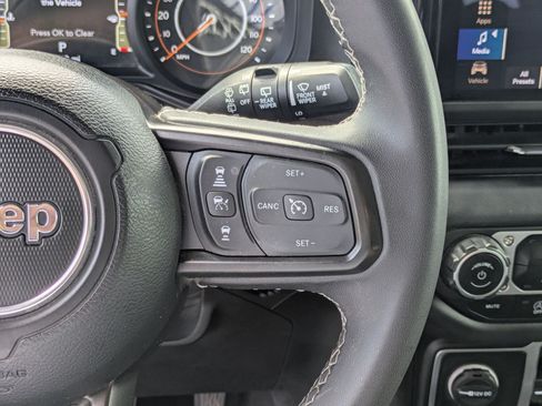 Used 2025 Jeep Wrangler Unlimited Rubicon AWD/4WD image 21
