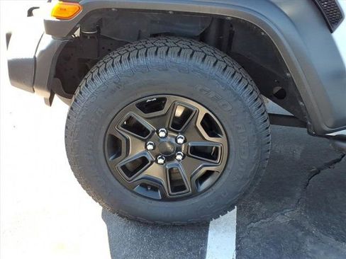 Used 2020 Jeep Gladiator Sport w/ Quick Order Package 24S image 30