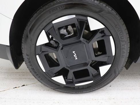 Used 2025 Kia Carnival EX FWD image 10