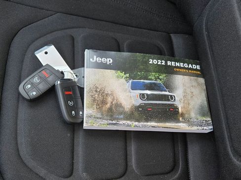 Used 2022 Jeep Renegade Latitude AWD/4WD image 11