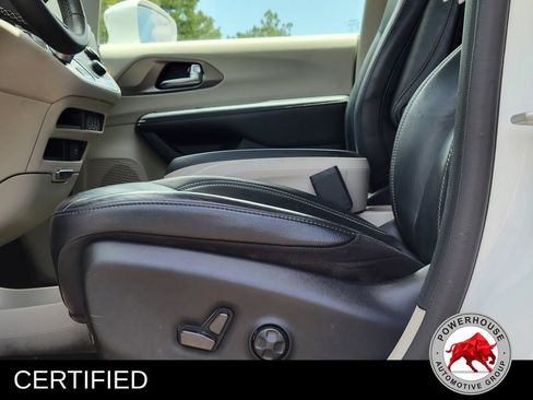 Used 2022 Chrysler Pacifica Touring-L FWD image 25