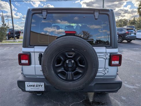 Used 2023 Jeep Wrangler Sport image 4