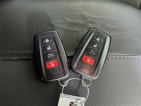 Used 2019 Toyota RAV4 Limited image 32