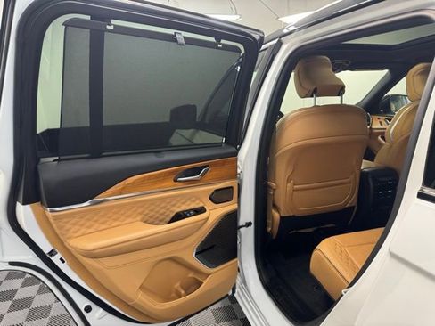 Used 2022 Jeep Grand Cherokee Summit AWD/4WD image 33