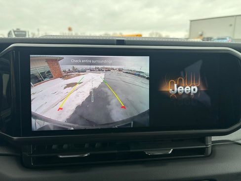 Used 2024 Jeep Wrangler Unlimited Sahara image 21