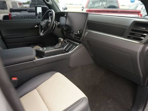 Used 2025 Lexus GX 550 AWD/4WD image 18
