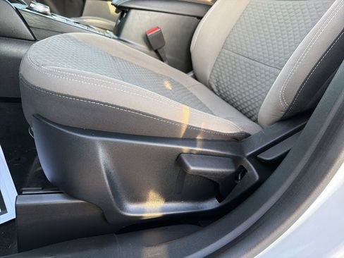 Used 2022 Ford Escape SE image 15