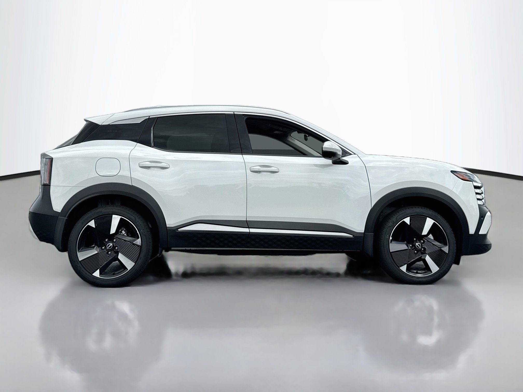 Certified 2025 Nissan Kicks SR AWD/4WD image 8