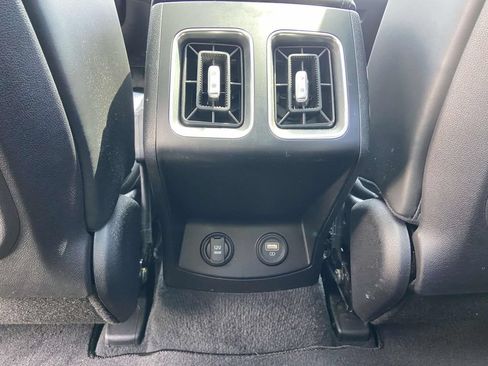 Used 2022 Kia Sorento S w/ Panoramic Sunroof Package FWD image 23