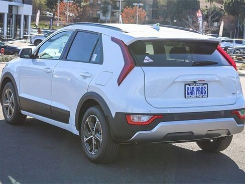 New 2025 Kia Niro EX image 6