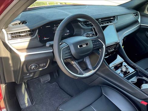 New 2025 Jeep Grand Cherokee Limited w/ Luxury Tech Group II image 8