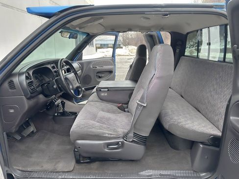 Used 2000 Dodge Ram 1500 Truck ST image 16