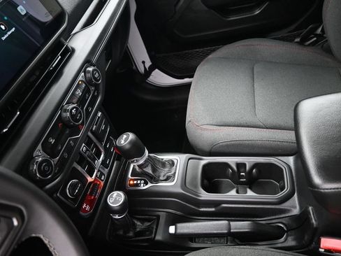 Used 2025 Jeep Wrangler Unlimited Rubicon AWD/4WD image 20