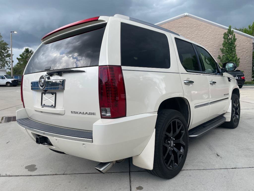 Used 2007 Cadillac Escalade AWD w/ Information Package image 7