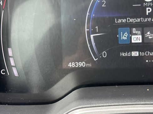 Used 2024 Toyota Corolla Cross XLE image 29