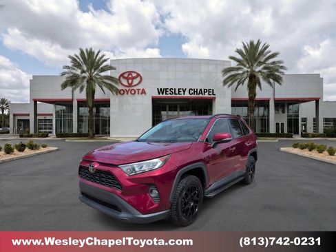 Used 2021 Toyota RAV4 XLE w/ Convenience Package FWD image 1