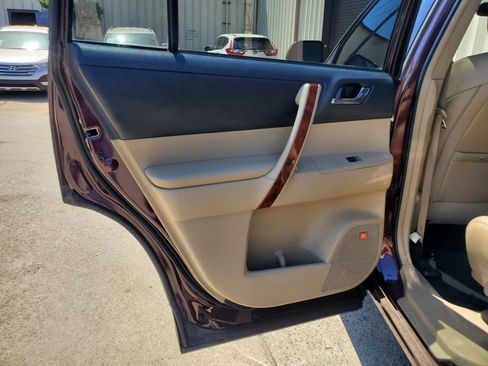 Used 2011 Toyota Highlander Limited w/ Tow Pkg FWD image 20