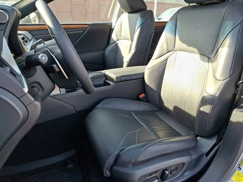 Used 2020 Lexus ES 300h w/ Luxury Package image 12