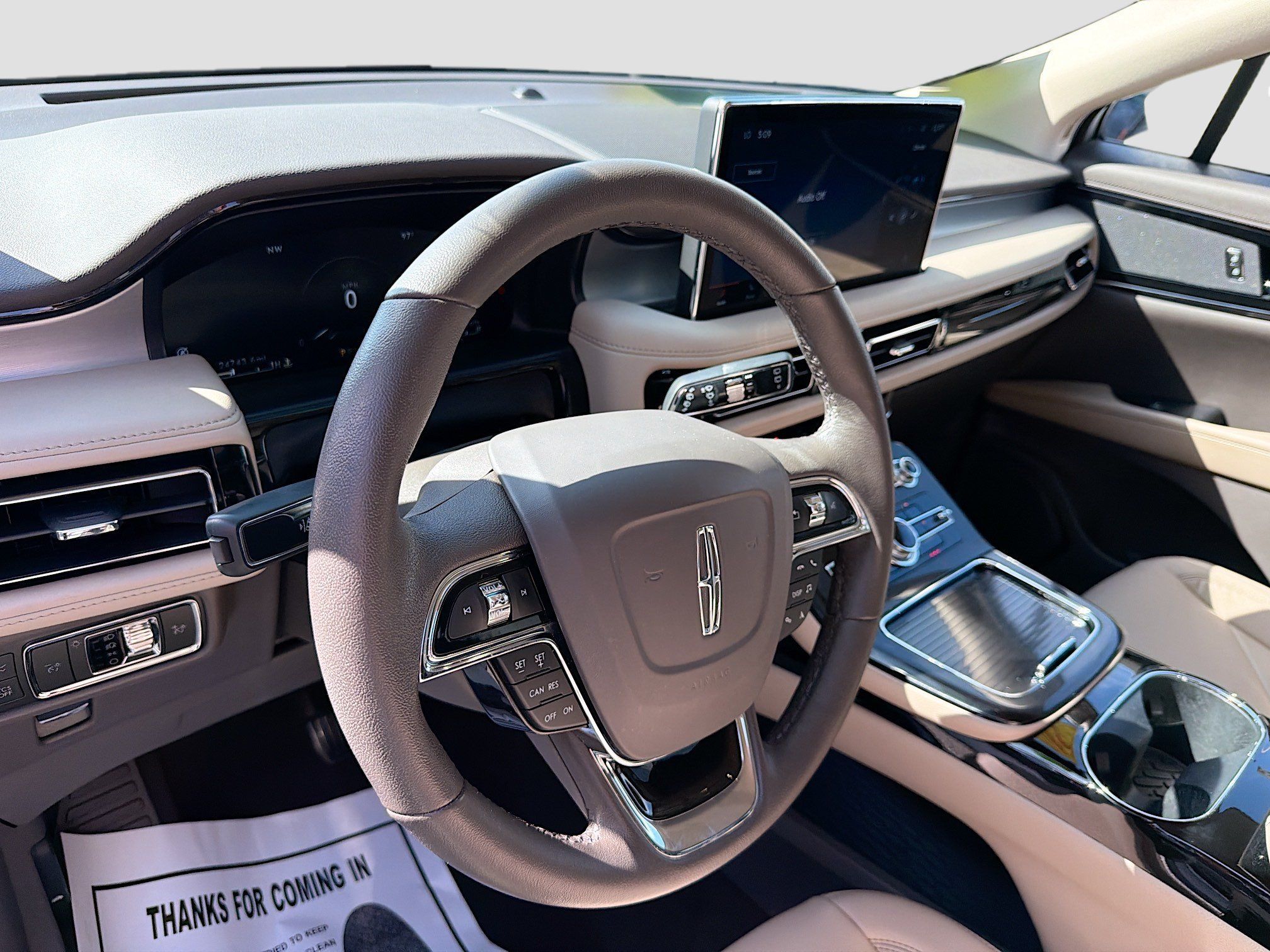 Used 2023 Lincoln Nautilus FWD w/ Premium Package image 9