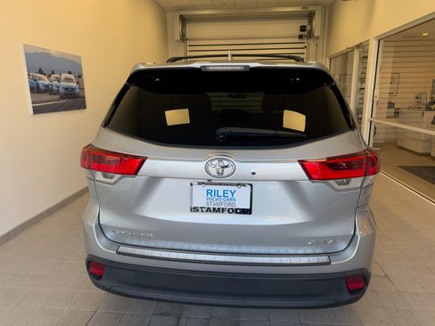 Used 2017 Toyota Highlander SE image 5