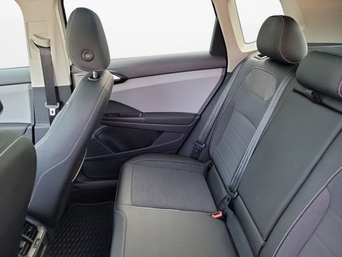 Certified 2023 Volkswagen Taos SE AWD/4WD image 16