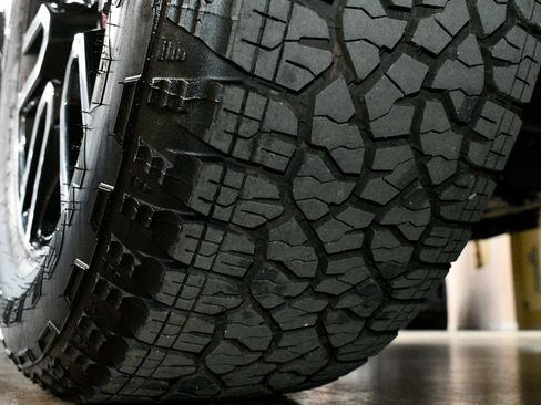 Used 2025 GMC Sierra 1500 AT4 w/ AT4 Premium Package image 72