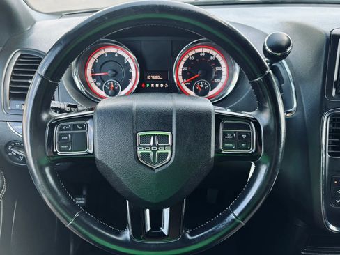 Used 2018 Dodge Grand Caravan SE FWD image 28