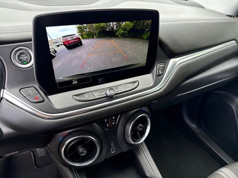 Used 2025 Chevrolet Blazer LT image 19