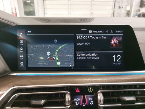 Used 2022 BMW X5 xDrive40i w/ Parking Assistance Package image 24