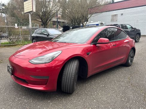 Used 2023 Tesla Model 3 Standard Range image 4