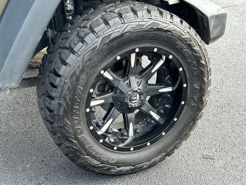Used 2016 Jeep Wrangler Unlimited Rubicon w/ Connectivity Group AWD/4WD image 34