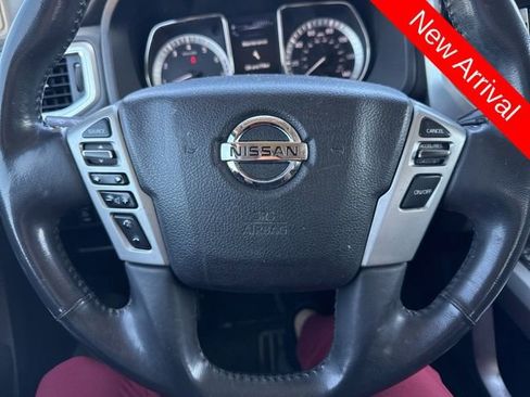 Used 2018 Nissan Titan SV w/ SV Convenience Package image 11