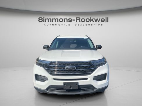 Used 2022 Ford Explorer XLT image 2