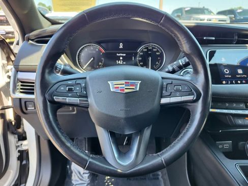 Used 2023 Cadillac XT4 Luxury w/ Cold Weather Package AWD/4WD image 27