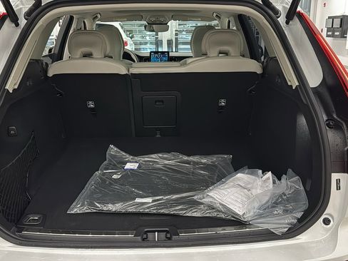 New 2026 Volvo XC60 B5 Ultra w/ Climate Package image 29