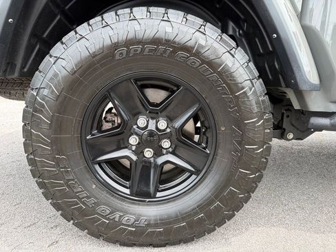 Used 2021 Jeep Gladiator Sport AWD/4WD image 13