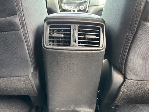 Used 2018 Nissan Rogue SV AWD/4WD image 29