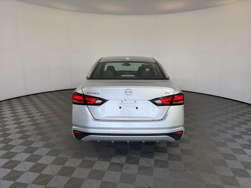 Used 2024 Nissan Altima 2.5 SV FWD image 9