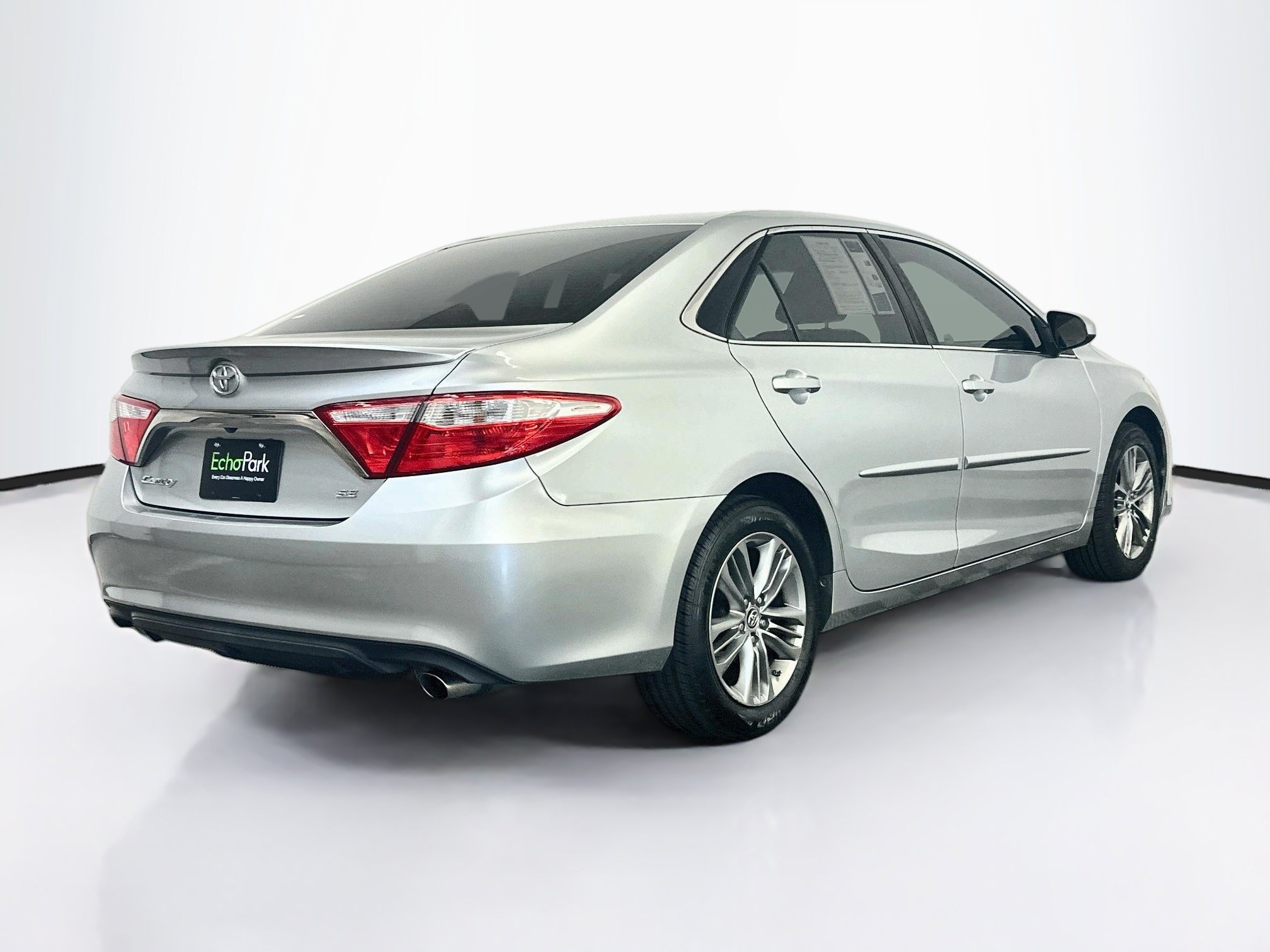 Used 2015 Toyota Camry SE FWD image 9