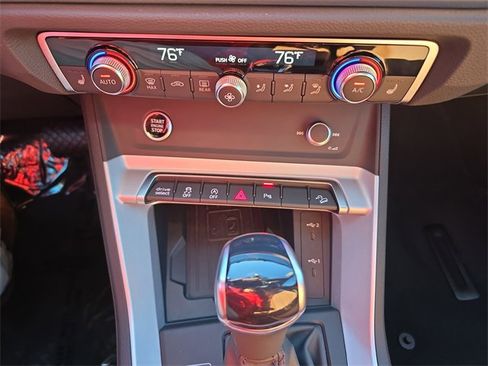 Certified 2025 Audi Q3 2.0T Premium image 24