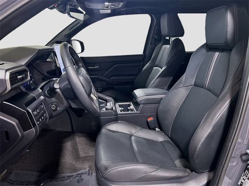 Used 2025 Toyota 4Runner Limited image 19