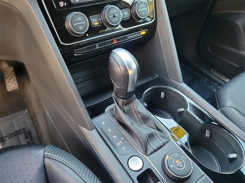 Certified 2022 Volkswagen Atlas Cross Sport SE image 22