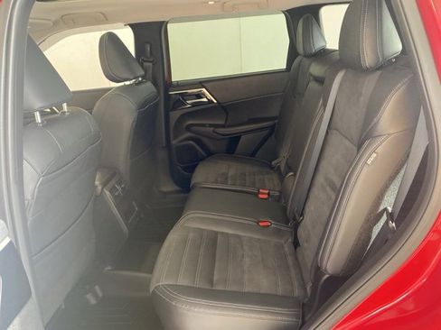 Used 2022 Mitsubishi Outlander SE image 13