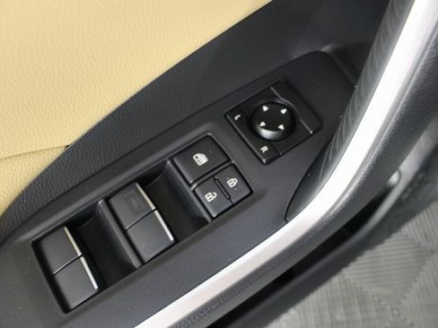 Used 2021 Toyota RAV4 XLE Premium image 17