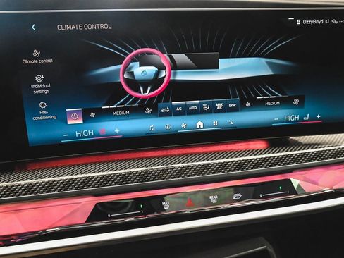 Used 2023 BMW 760i xDrive image 23