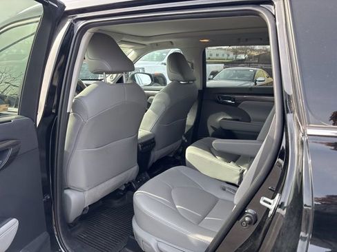 Used 2020 Toyota Highlander Platinum image 15