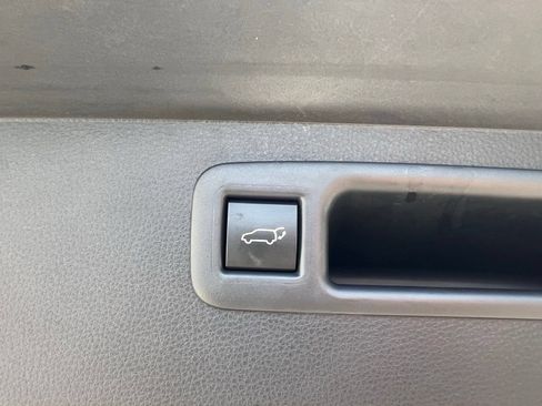 Used 2023 Toyota Highlander XLE FWD image 21
