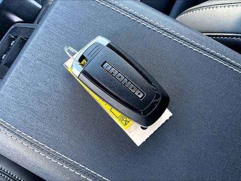 Used 2025 Ford Bronco Outer Banks image 33